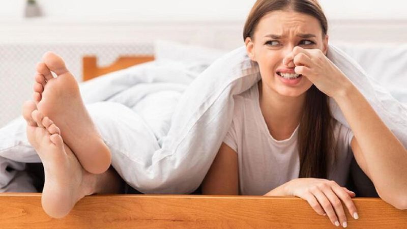 Yazın korkulu rüyası: Ayak kokusunu önlemek için 6 doğal yöntem