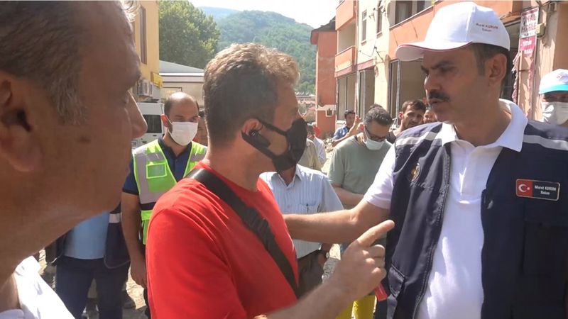 Bozkurtlu esnaftan yardımlar için Murat Kurum'a teşekkür konuşması