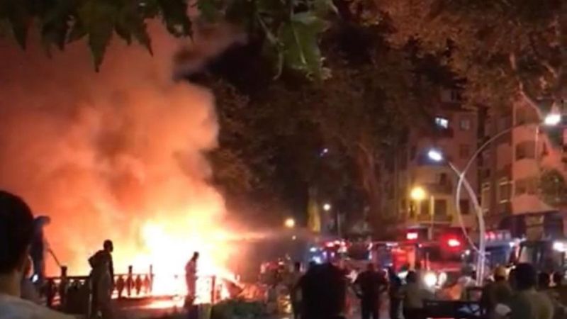 Düzce'deki ahşap kafede başlayan yangın restorana sıçradı