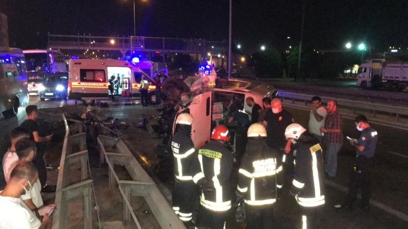 Kocaeli'de servis minibüsü devrildi: 7 yaralı