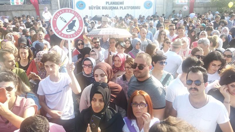 Sancaktepe'de aşı karşıtlarından PCR testi zorunluluğuna protesto