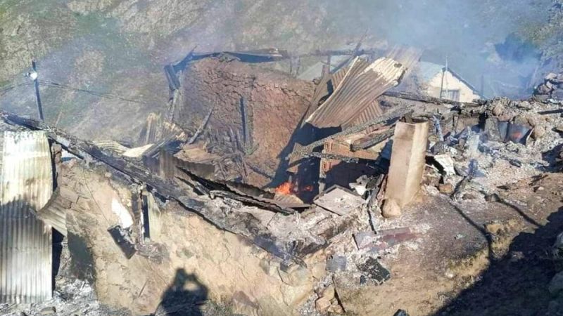 Gümüşhane'de çıkan yangında 2 ev küle döndü