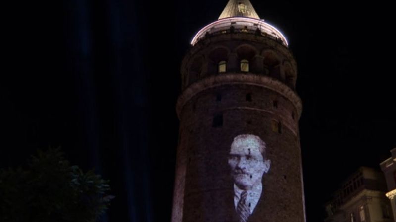 Galata Kulesi'nde ışık gösterisi yapıldı