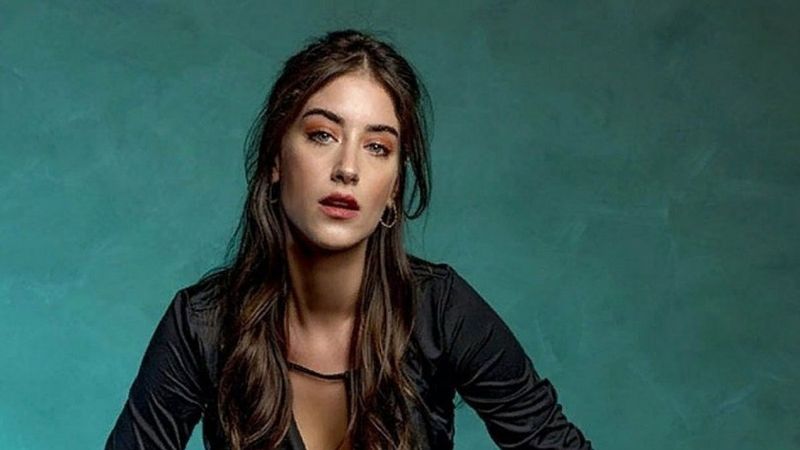 Hazal Kaya bambaşka biri oldu! Yeni saç stilini görenlerin gözü eski Hazal'ı aradı..