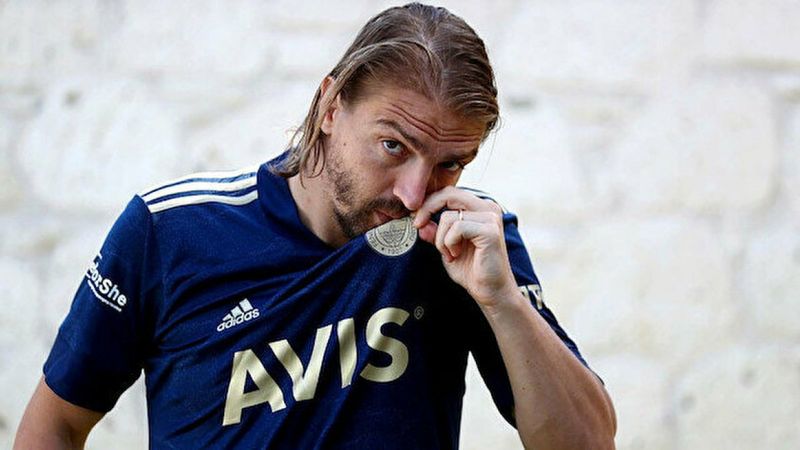 Caner Erkin Trabzonspor ile mi anlaştı? Açıklamayı o isim duyurdu..