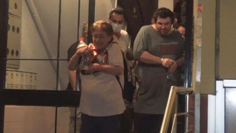 İzmir'de akli dengesi yerinde olmayan anne, polise kapı açmadı