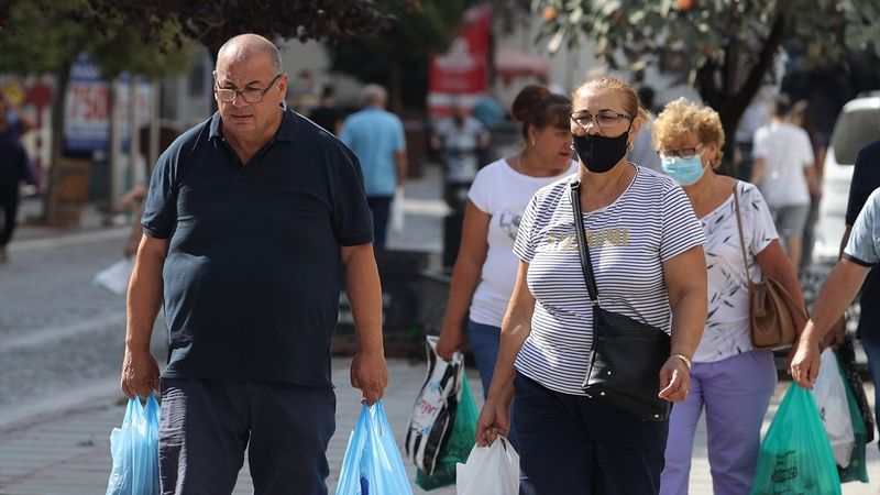 Aşılanmanın yüksek olduğu Trakya'da maskeler unutuldu