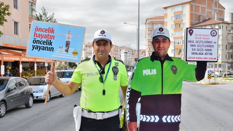 Çorum'da yaya geçitlerinde, model polis uygulaması başladı
