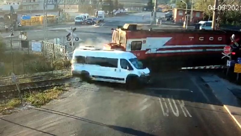 Tekirdağ'da trenin çarpmasıyla 7 kişinin öldüğü servisin şoförü tutuklandı