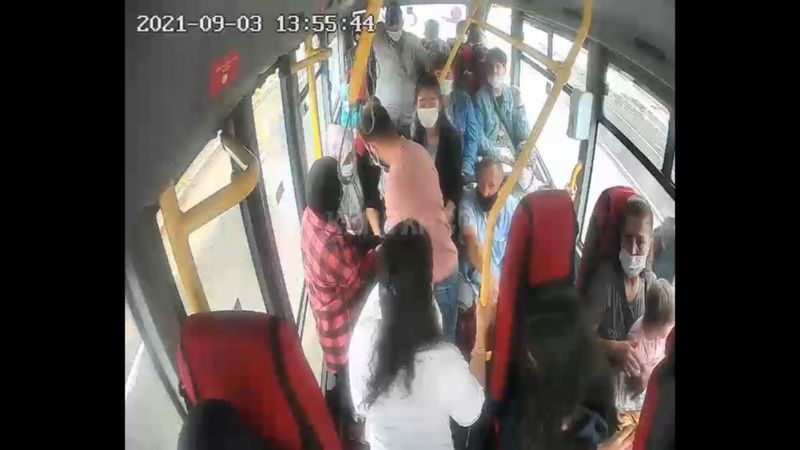 Düzce'de minibüste bayılan yolcuyu şoför hastaneye yetiştirdi