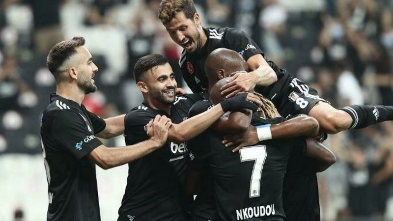Şampiyonlar Ligi'nde deplasman maçlarına seyirci alınacak mı? Beşiktaş taraftarına uyarı..