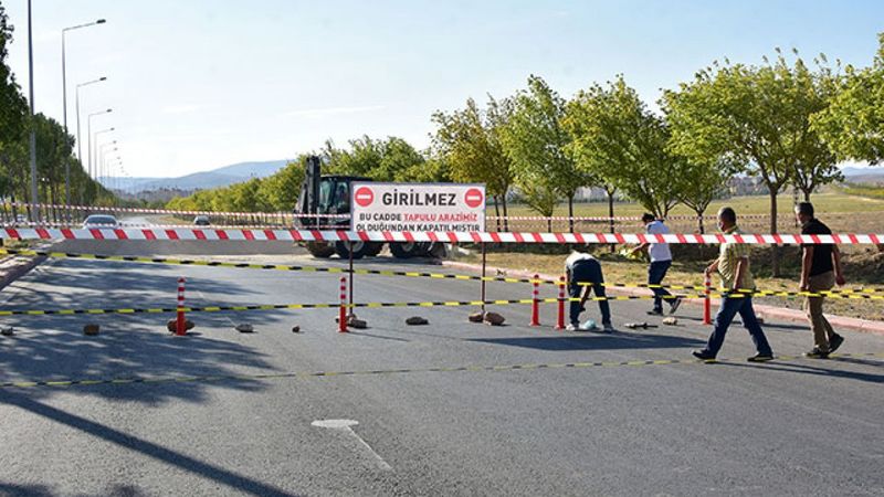 Konya'da arsasından geçiyor diye kapattığı yol, savcılık kararıyla açıldı
