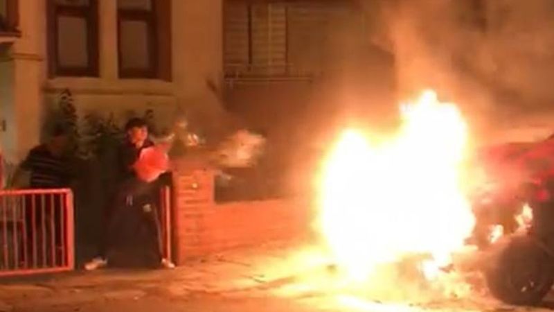 Bartın'da park halindeki araç yandı