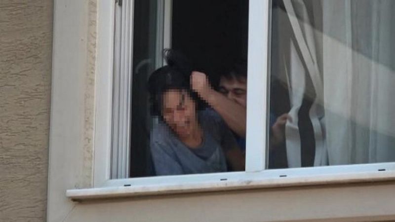 Bursa'da gözü dönen adam, karısını bıçakla rehin aldı