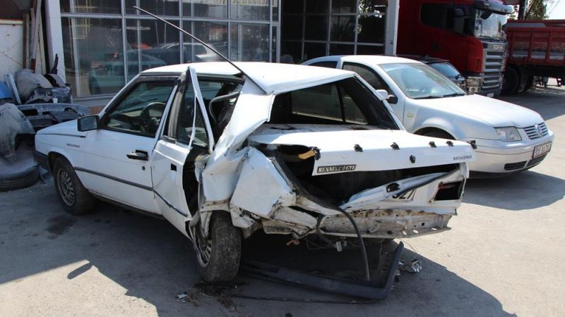 Amasya'da seyir halindeyken uyuyan sürücü kaza yaptı