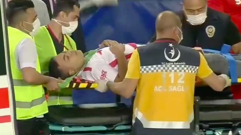 Steven Caulker'in formasını almak isterken tribünden düştü