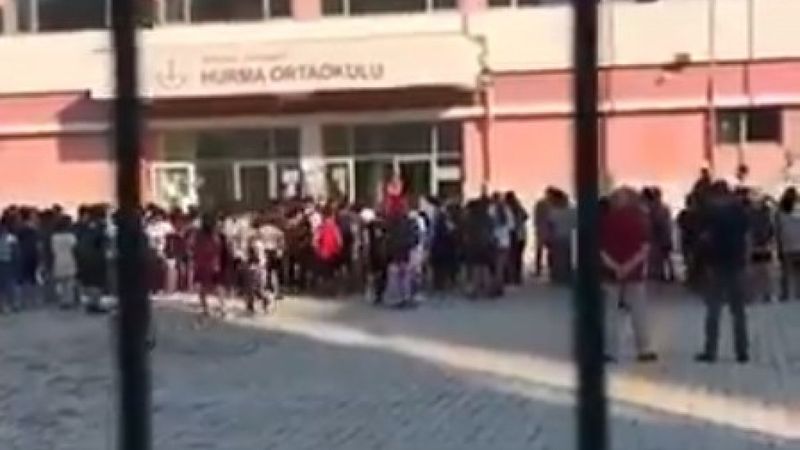 Antalya'da bir kadın öğretmen, öğrencileri azarladı