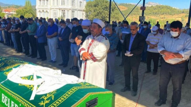 Muğla'da kamyonetin çarpması sonucu hayatını kaybeden küçük kıza veda