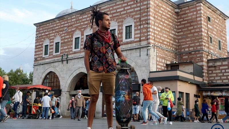 Faslı yönetmen kaykayıyla Türkiye’yi gezecek