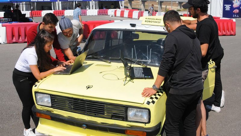 1989 model Serçe'den sürücüsüz taksi yaptılar