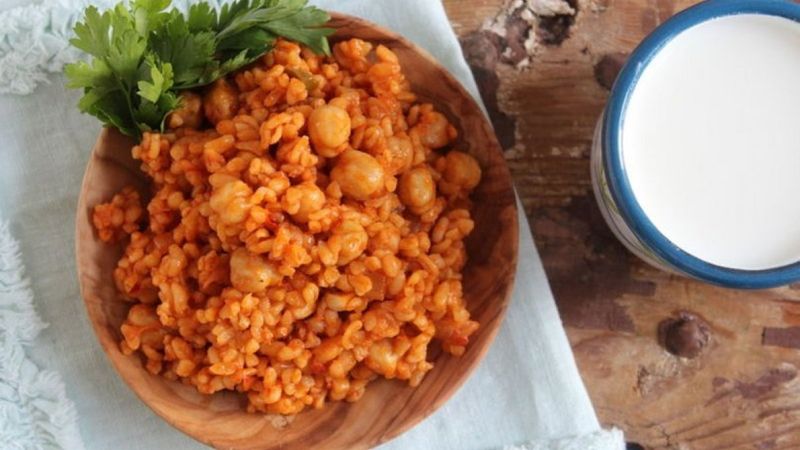 Turşu yanına: Meyhane pilavı tarifi