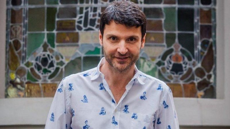 Kızı 7 kez ameliyat olmuştu! Sinan Özen keyif kahvesini denizde içti