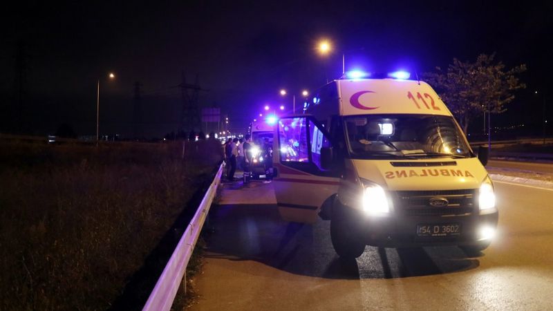 Sakarya'da kaza yapan alkollü sürücü hastaneye gitmeyi reddetti