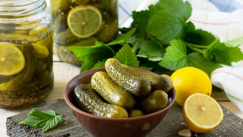 Tam mevsimi: Püf noktalarıyla salatalık turşusu tarifi