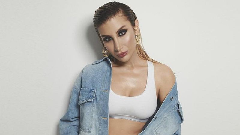 İrem Derici paylaştı, sosyal medya sallandı! İşte Ece Seçkin'in düğününe damga vuran o kare