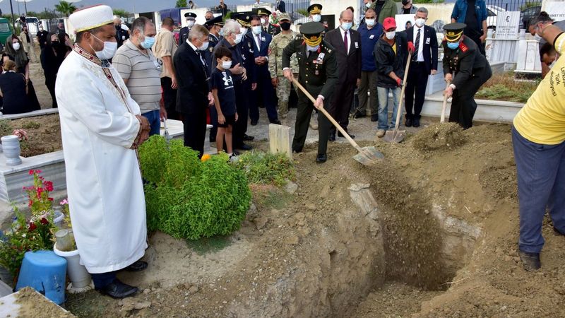 57 yıl sonra cenazesi Kıbrıs'a getirilen asker defnedildi