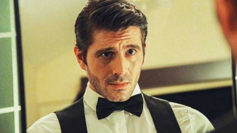 Cihangir Ceyhan rolü için imaj değiştirdi! İşte Camdaki Kız'ın Hayri'si Cihangir Ceyhan'ın yeni hali