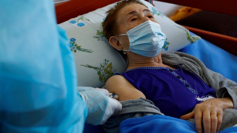 ABD'de 3'üncü doz aşının sadece yaşlılara uygulanması tavsiye edildi