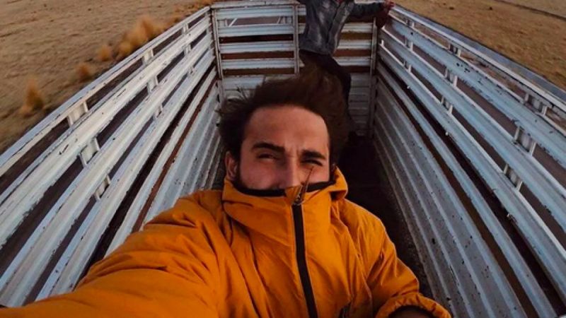 4 senede otostop ile 40 ülke gezdi