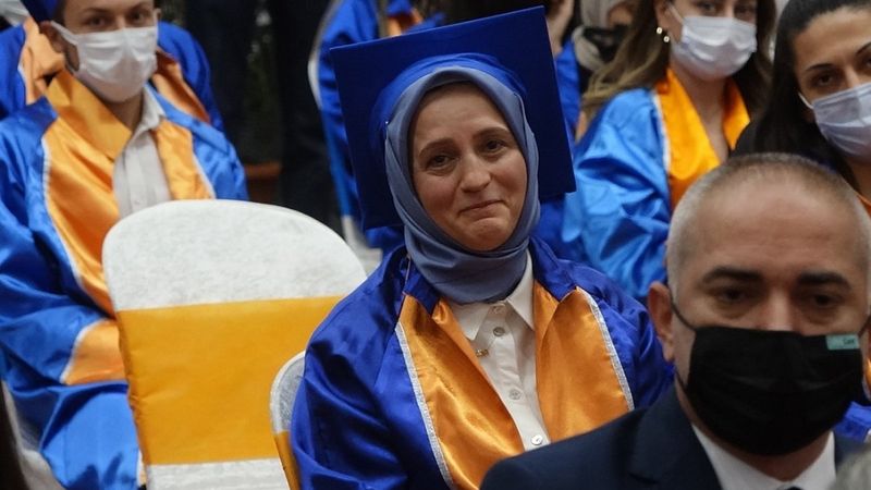 Çorum'da 52 yaşında üniversite okudu, bölümü birincilikle bitirdi