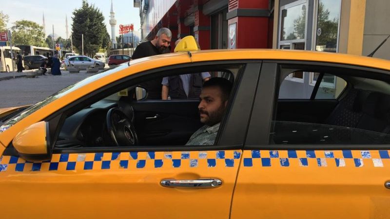 Bağcılar'da sancısı tutunca taksiye binen hamile kadın, yolda doğum yaptı