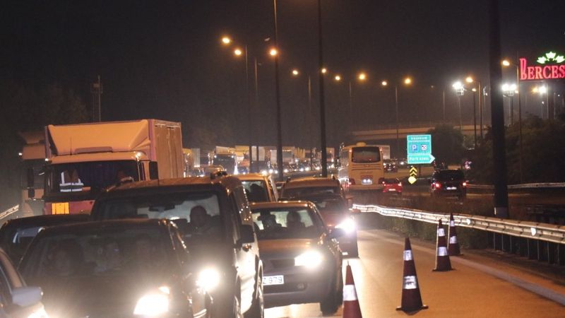 TEM Otoyolu'nda zincirleme kaza: 5 yaralı