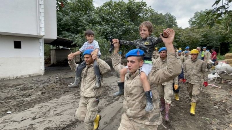 Kastamonu'da sel felaketinin yaraları, jandarmanın desteğiyle sarıldı
