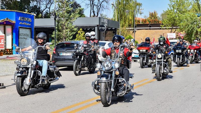 Ankara'da 400 motosiklet tutkunu, gaziler için tur attı