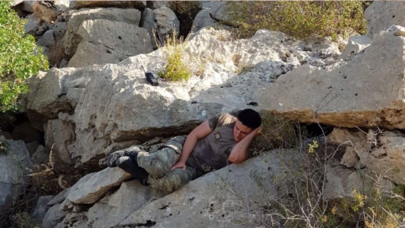 Mehmetçik'in Gabar'da dinlenme anı