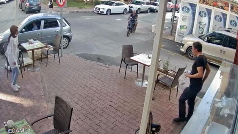 Antalya'da hırsız etrafındaki müşterilere rağmen yere düşen cüzdanı aldı