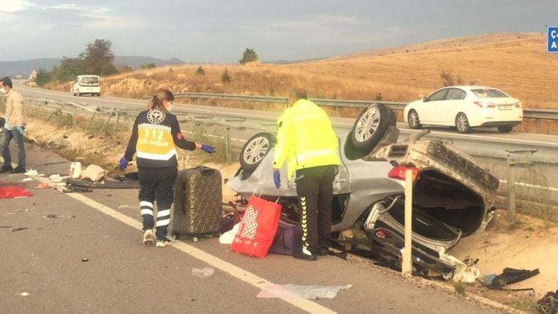 Çorum'da kızını üniversiteye kayıt etmeye götüren sürücü kaza yaptı: 1 ölü 3 yaralı