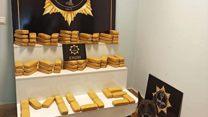 Muş'ta otomobilde uyuşturucu taşıyan çift tutuklandı