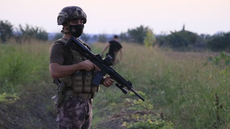 Adana'da polislere ateş açan şüpheliler tarlada yakalandı