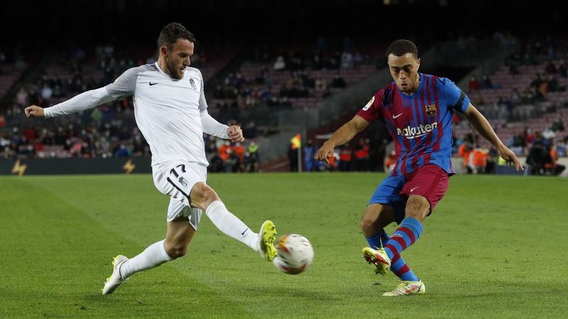 Barcelona son dakikada attığı golle beraberliğe razı oldu