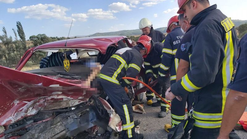 Kütahya'da şerit ihlali ölüm getirdi
