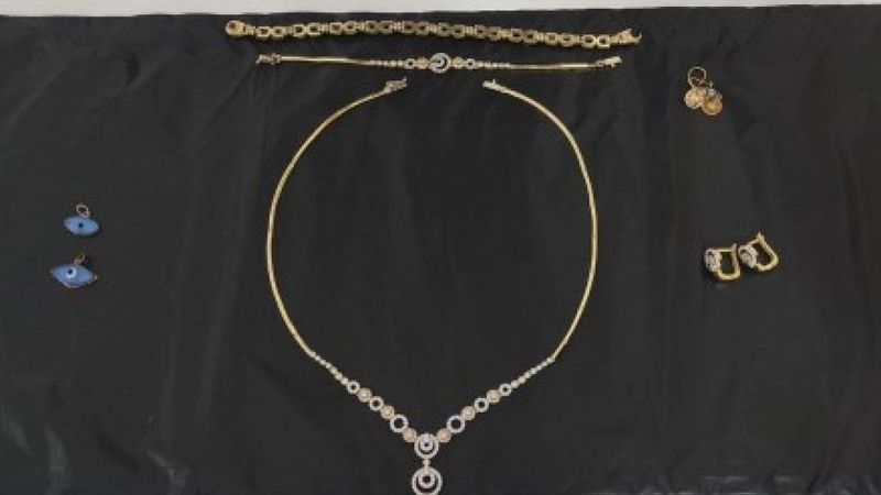 Çanakkale'de bir hırsız, çaldığı altınları Balıkesir'de satarken yakalandı