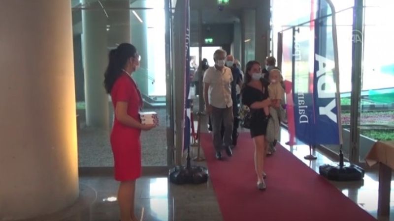 İngiltere'den gelen ilk turist kafilesi, Dalaman Havalimanı'na indi