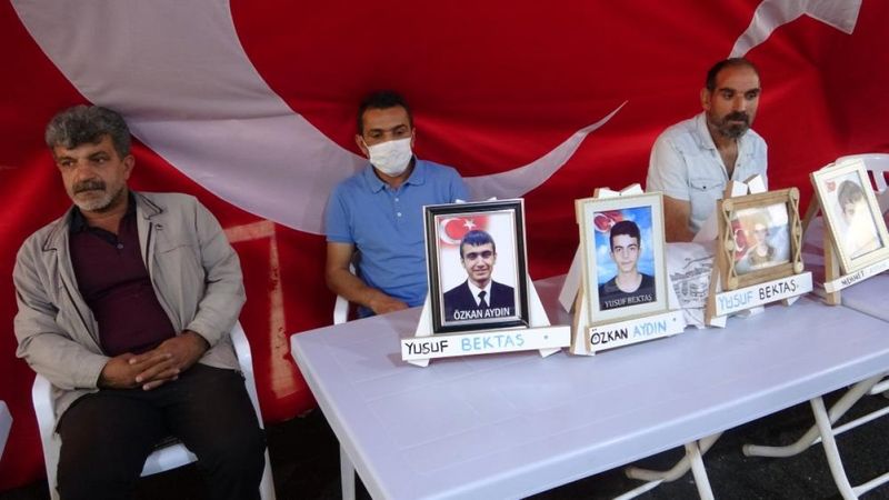 Diyarbakır'da evlat nöbetindeki baba: Çocuğumu HDP’den almadan gitmeyeceğim