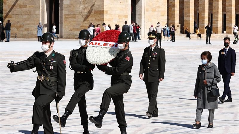 İsmet İnönü için Anıtkabir'de sönük tören