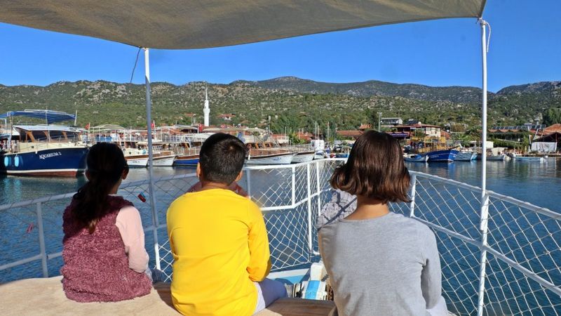 Kaleköy'de öğrenciler, okula 'mavi yolculukla' gidiyor